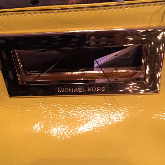 NWT. MICHAEL Michael Kors Genuine Leather Clutch